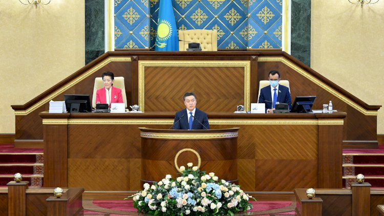 Премьер-Министр РК выступил с отчетом о работе Правительства на совместном заседании палат Парламента