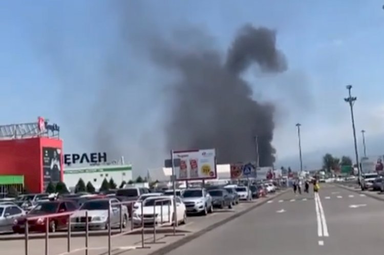 В Алматы загорелся сухостой