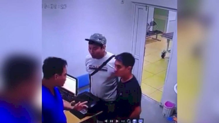 Нападение на медработника попало на видео в Алматы