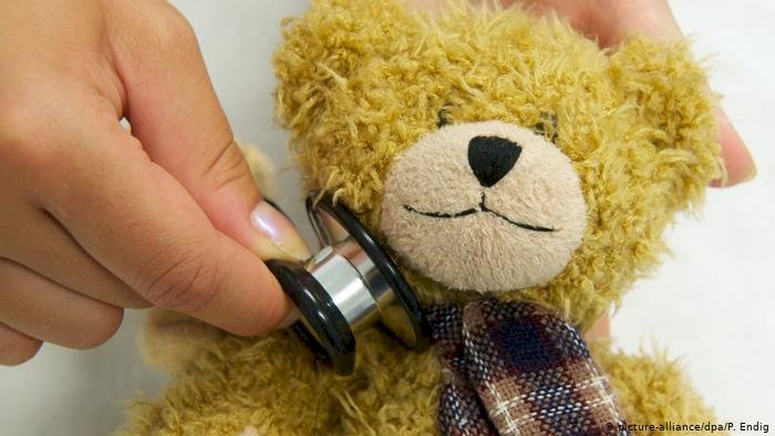 Ученые заявляют, что COVID-19 сам по себе не причиняет значительного вреда детям
