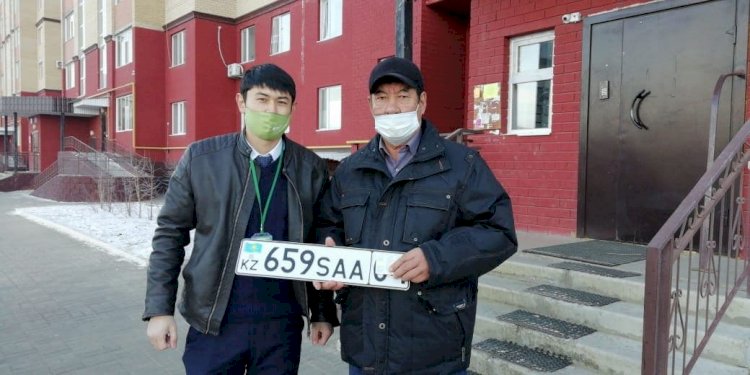 Доставку госномера и техпаспорта на дом стали заказывать казахстанцы