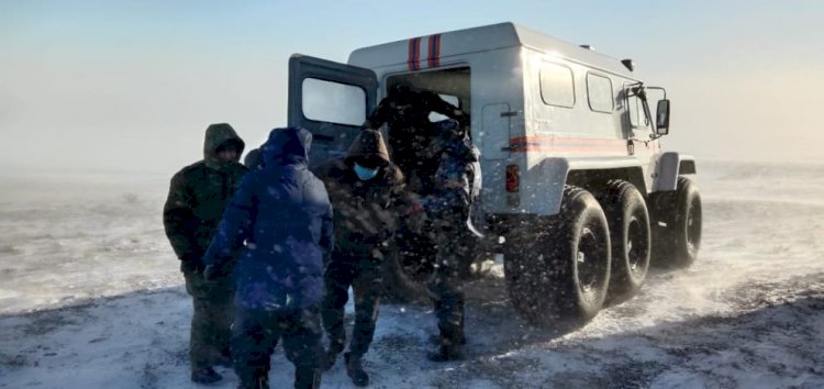 Водителей спасли из снежных заносов в Алматинской области