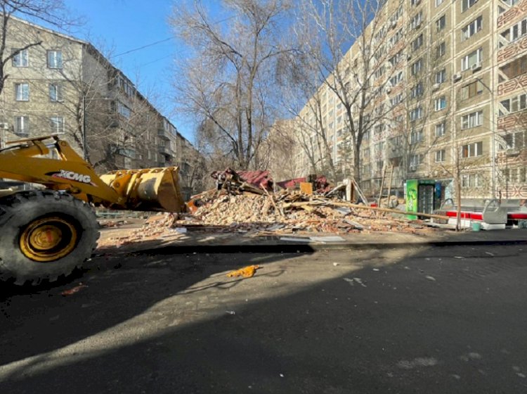 В Алматы продолжается снос незаконно возведенных объектов