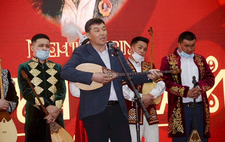 В Алматы прошел международный айтыс молодых акынов «Менің пірім - Сүйінбай»