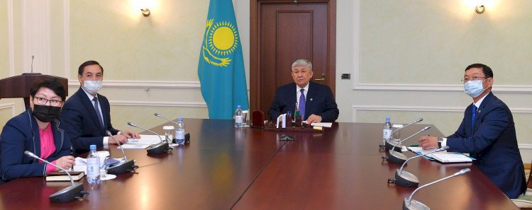 Крымбек Кушербаев провел заседание комиссии по вопросам госсимволов