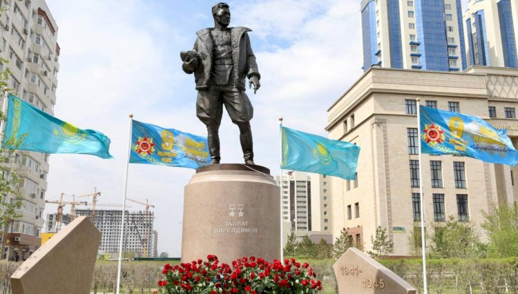 В Нур-Султане установлен памятник легендарному военному летчику
