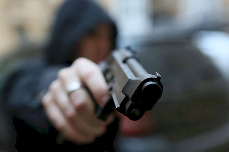 В Алматы задержан вооруженный мужчина