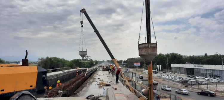 Развязку возле «Алтын Орды» начали асфальтировать