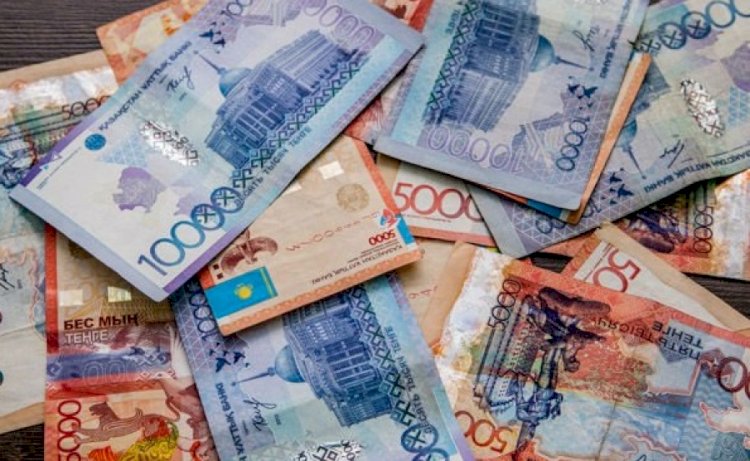 Почти 200 млрд тенге получили казахстанцы за полгода