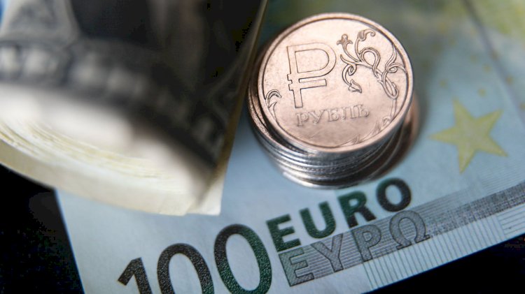 По какому курсу покупают и продают доллары, евро и рубли в обменниках Алматы