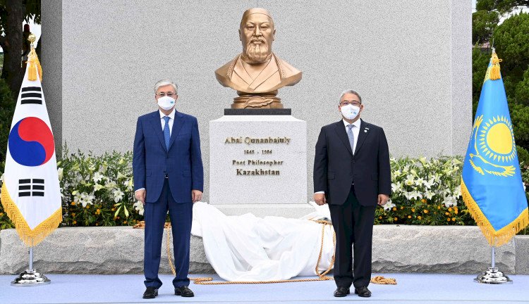Касым-Жомарт Токаев открыл памятник Абаю в Сеуле