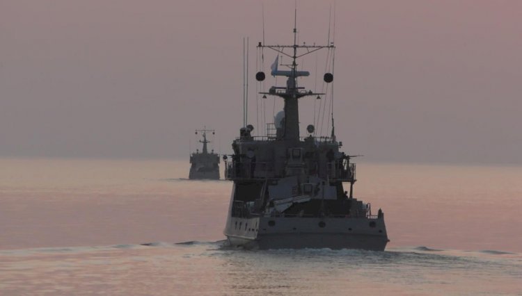 Казахстанские военные моряки совершают сбор-поход по Каспийскому морю