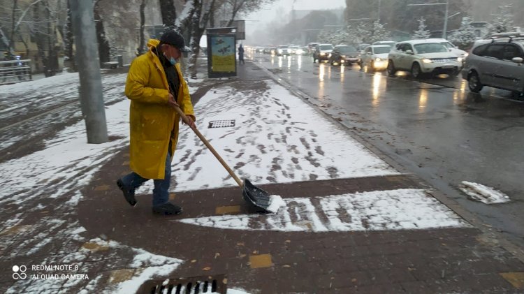 Как в Алматы идет уборка снега