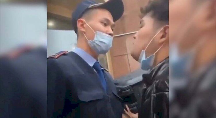 Пранкеры с колонкой пугали пассажиров метро в Алматы