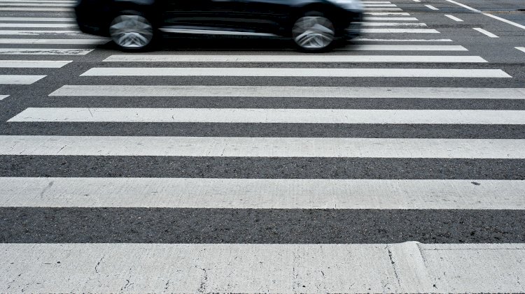 Трех школьниц сбили на пешеходном переходе в Талгаре