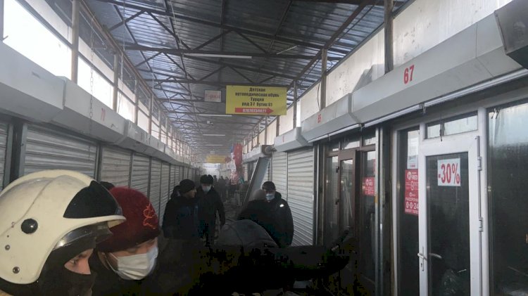 Пожар произошел в торговом доме на барахолке в Алматы