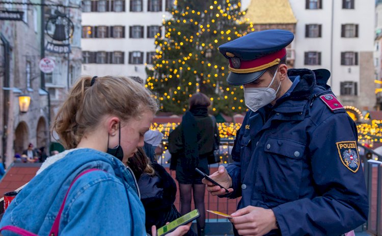 В Австрии принят закон об обязательной вакцинации от COVID-19 всех жителей страны
