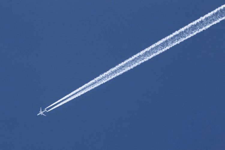 Распыление с самолетов назальной вакцины от COVID-19 обсуждают казахстанцы в соцсетях