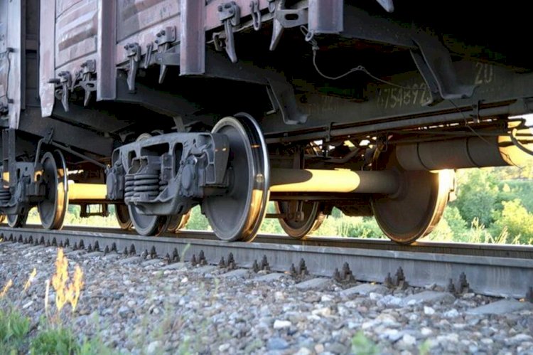 В Восточном Казахстане сошли с рельсов пять вагонов с цементом