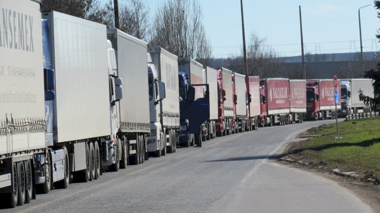 Более 100 машин застряли на погранпереходах Казахстана