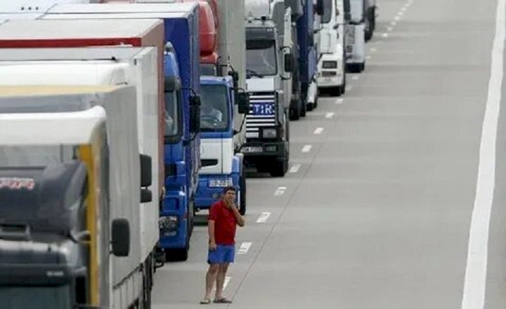 Cколько машин ждут очереди на выезд из Казахстана
