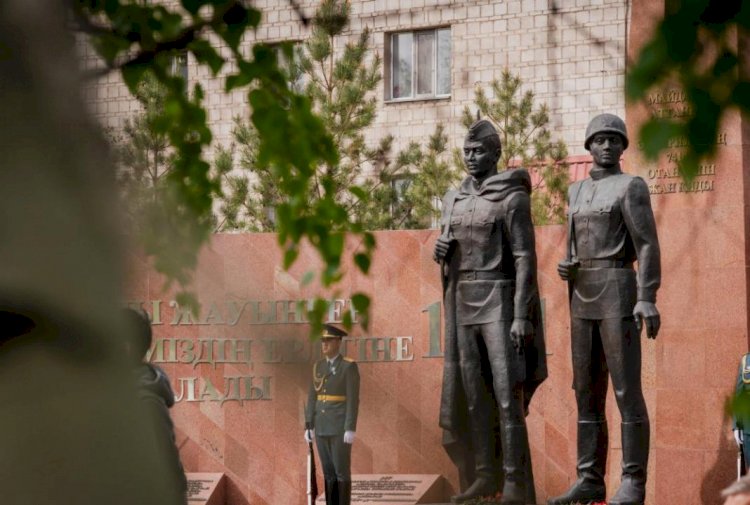 Аким столицы Алтай Кульгинов поздравил ветеранов ВОВ