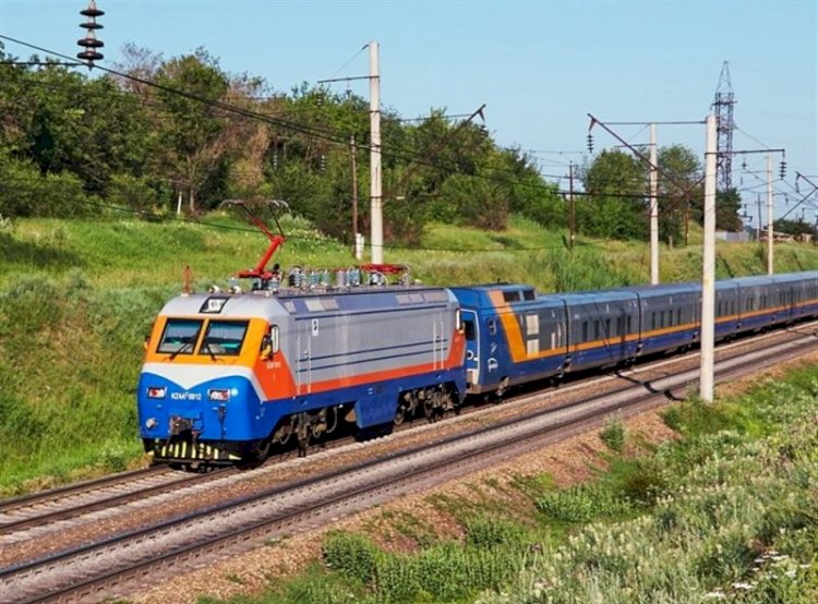 Запускается регулярный скорый поезд из Алматы в Ташкент