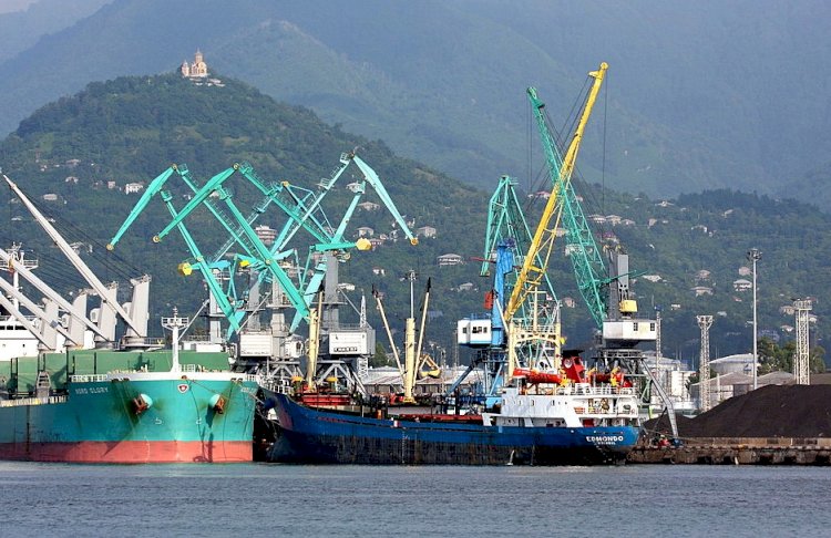 С апреля казахстанская нефть проходит по грузинскому логистическому коридору