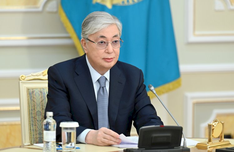 Президент Казахстана внес изменения в указ о запрете на вывоз американской валюты