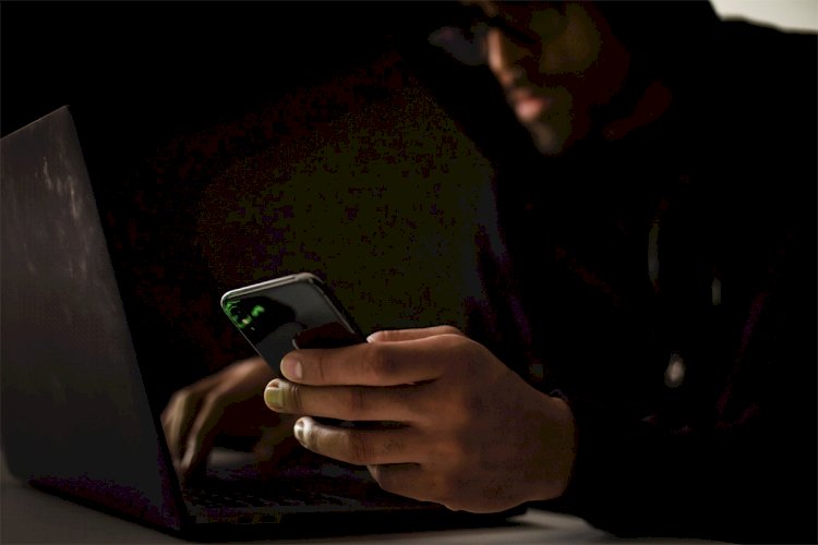 Мошенники вновь пытаются выманить деньги у казахстанцев, обещая субсидии от государства
