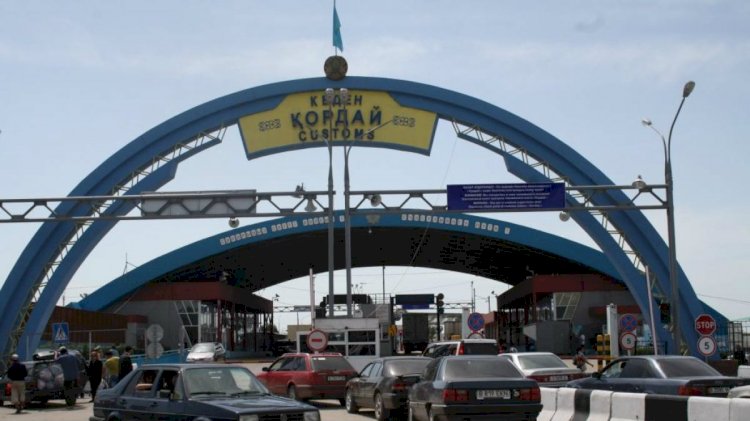 Перевозчики бензина создают пробки на границе Казахстана с Кыргызстаном – КНБ