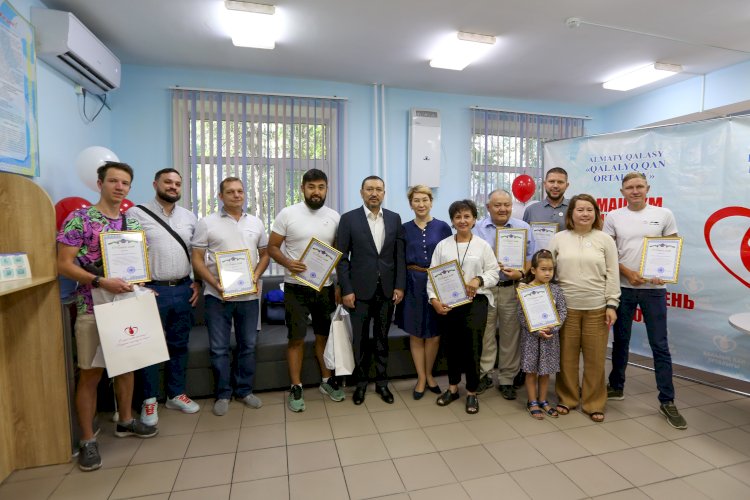 В Алматы наградили активных доноров