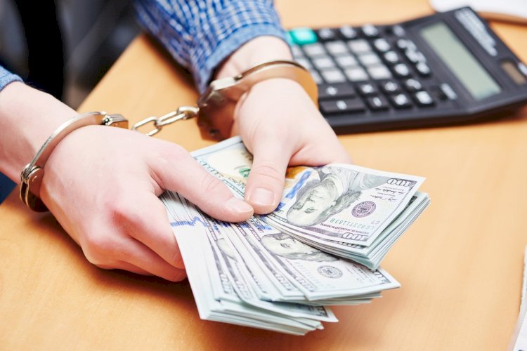 Почти 90 млн тенге похитила главбух одного из учебных заведений Караганды