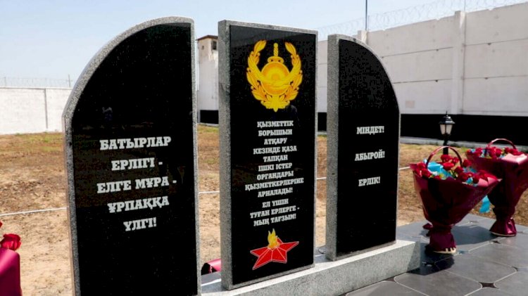 Памятник погибшим на службе полицейским установили в Алматинской области