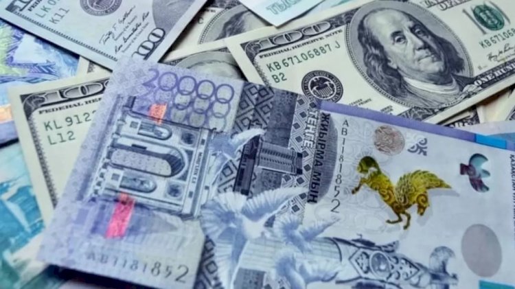 За неделю тенге по отношению к доллару США ослабел на 5,4%