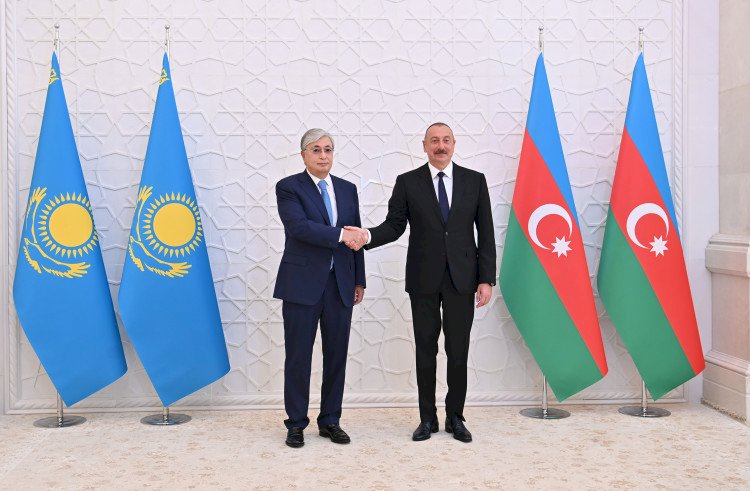 Касым-Жомарт Токаев провел встречу с Президентом Азербайджана