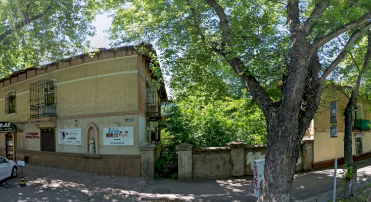 В Алмалинском районе продолжается ремонт дворов и замена лифтов