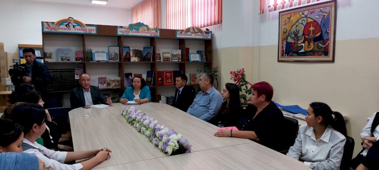 Представители Наурызбайского районного филиала партии Amanat обсудили с трудовым коллективом школы № 192 Послание Президента