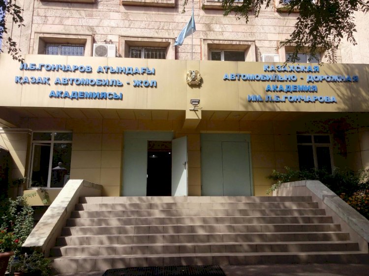 Депутаты маслихата Алматы обсудили Послание Президента со студентами КазАДИ