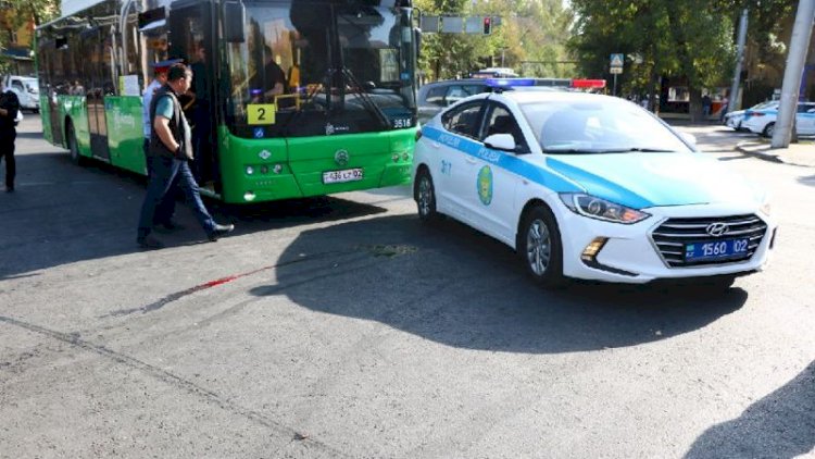 Женщина погибла под колесами автобуса в  Алматы