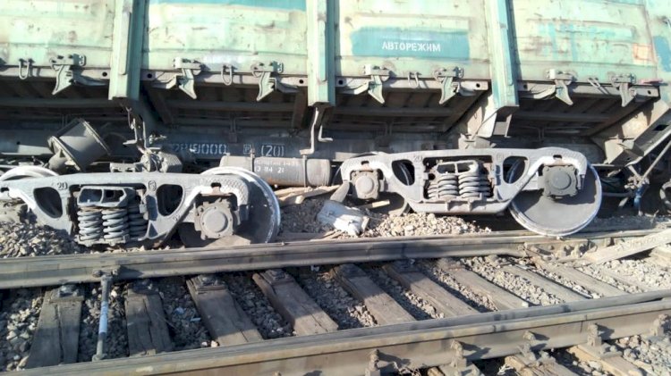 В Атырауской области грузовые вагоны сошли с рельсов