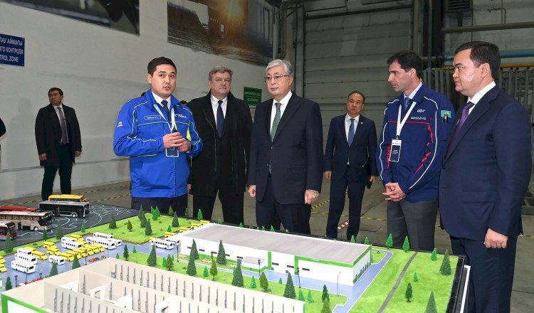 Президент посетил автобусный завод в Сарани