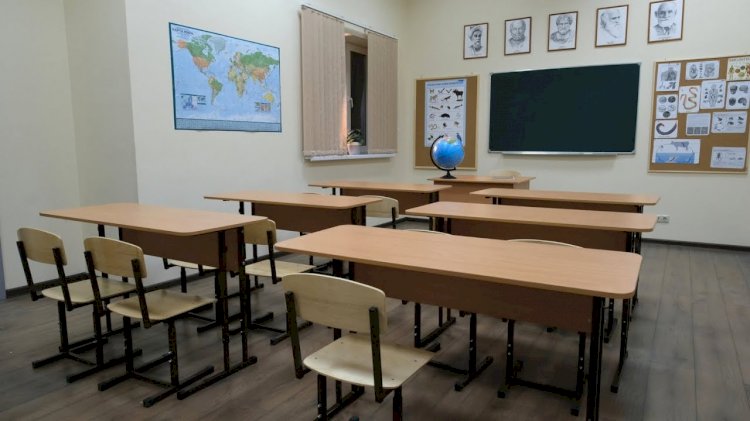 В Уральске перед занятиями в школе умер ученик 10-го класса