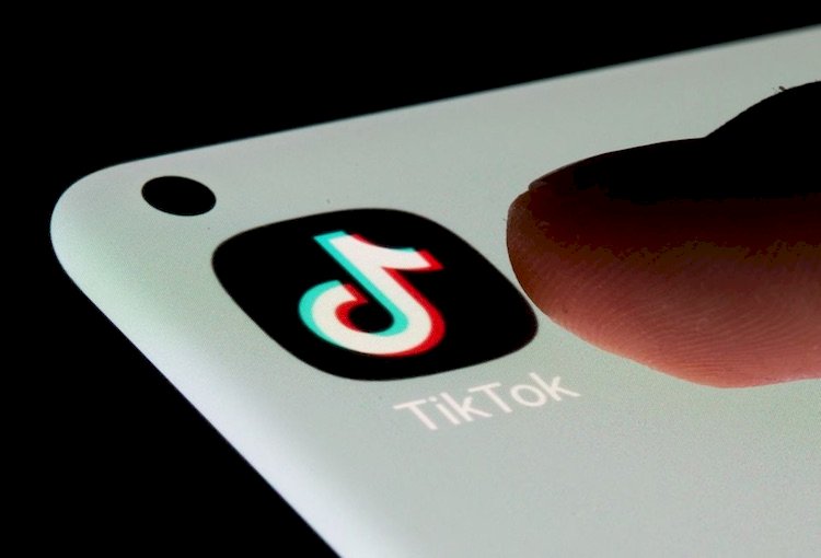 Покажут класс: TikTok запускает конкурс для учителей Казахстана