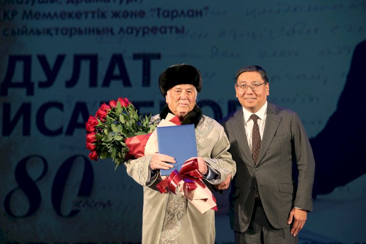 Международным театральным фестивалем в Алматы отметили 80-летие Дулата Исабекова