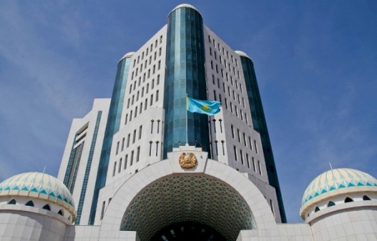 Сенат принял поправки в законодательство по сокращению полномочий Президента РК