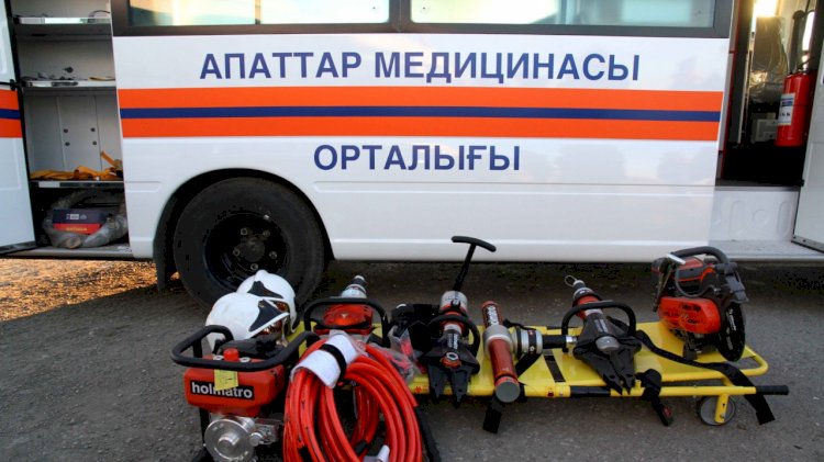 Микроавтобус с 19 пассажирами опрокинулся в Улытауской области
