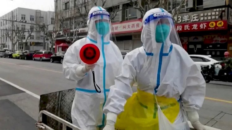 Китай вновь вводит жесткие ограничения из-за вспышки ковида