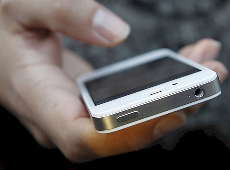 Под видом покупателей мобильных телефонов двое парней грабили алматинцев