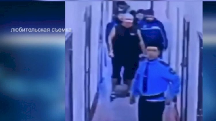 В Туркестанской области уволен полковник полиции, снятый на видео в неподобающем виде